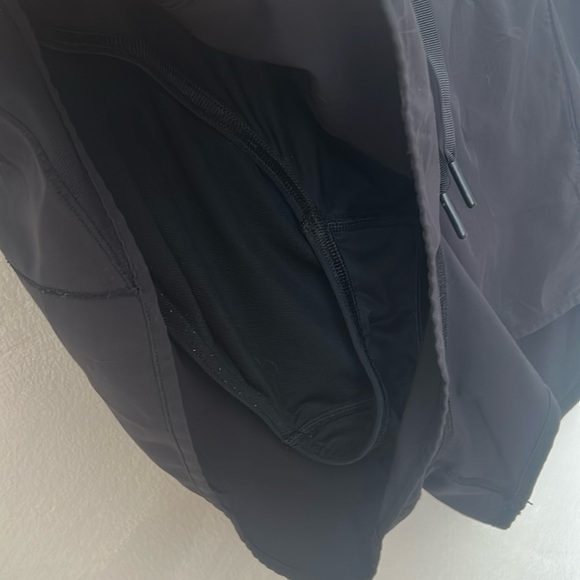 Lululemon Hotty Hot Low Rise Shorts size 10 Black 2.5 inch inseam - Picture 4 of 9